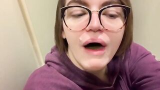 Nerdy amateur girl showing her lovely shit