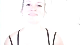 Cheeky amateur gal Feona shitting hard