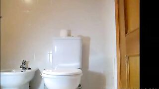 Lady spreads ass wide while taking a shit on the toilet