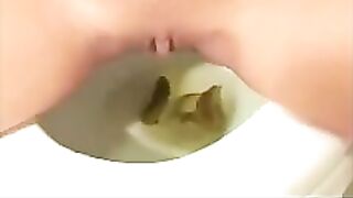 Shaved pussy girl dropping nice shit