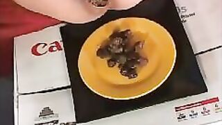 Watch Kayla pushing yummy load
