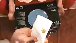 Two hot freidns poop together