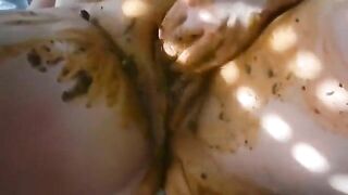 Amateur lady smearing shit on her fat pussy