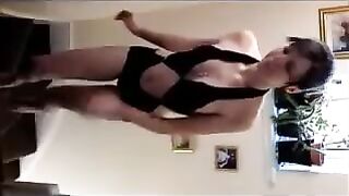 Rockchick drops huge poop on green towel