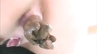Roxanne_Monique showing her sticky shit