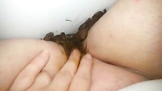 Amateur wife smearing hot shit