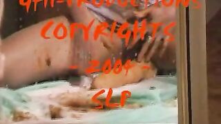 Steffi Fucks Herself Shitting