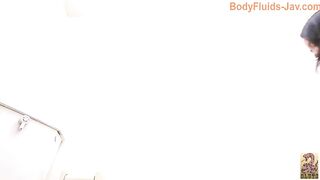 Pee and poop from big booty caught on cam