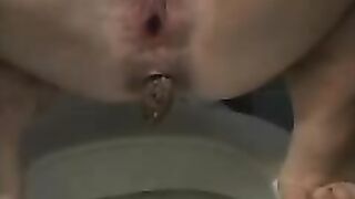 Symantha_Dorian3 caught pooping