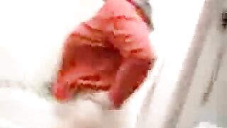 Chubby lady with hairy pussy and big ass love shitting