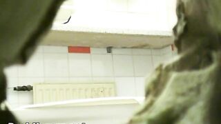 Long pee and poop Voyeur