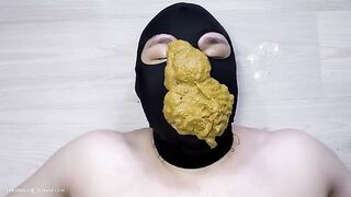 Thick hot ass girl shitting on the slave