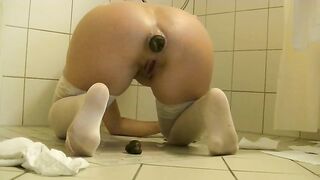 MILF in white stockings pooping on the floor