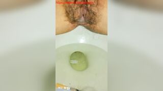 Dirty amateur chick dropping hot shit