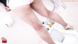 Young hot ass Japanese lady caught shitting in the toilet