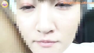 Yummy looking Japanese babe shitting hard