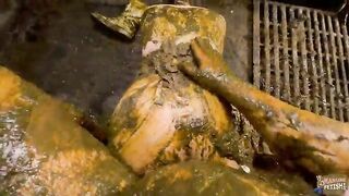 Babe swims in shit and piss in barn