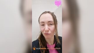 Woman takes a big shit in a tub with yellow piss flowing