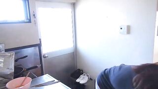 Girl eats shit out of pan with her hands