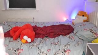 Girl squats and takes a huge shit on the bed