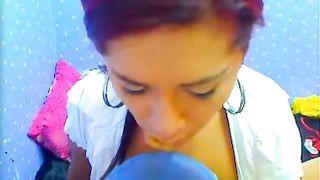 Hot girl pooping in a blue lunch box