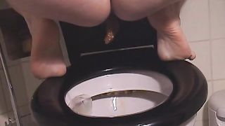 Same girl shitting in two places