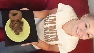 Blonde teen wiping her dirty asshole