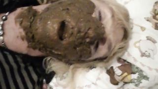 Shit and piss on a scat slut
