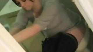 Chubby housewife farting loud