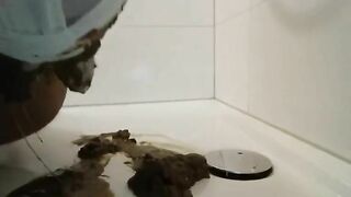 Woman spreads her asshole with her fingers in the shower