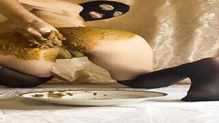 Woman gets her ass licked after a huge shit