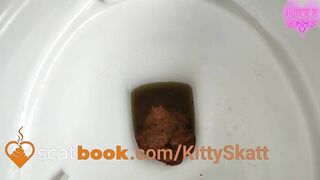 Huge urgent poop clsoeup