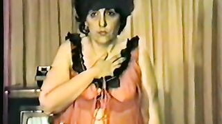 Mature dirty lady shitting