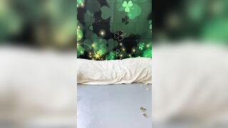 Ebony big booty twerk and plays with her messy shit