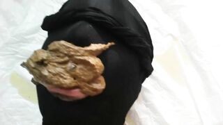 Two horny sluts poop for lucky slave