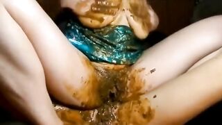 Lesbian smearing and shit licking fun
