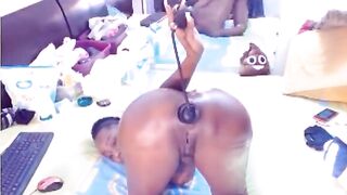 Kinky ebony lady fucking her shitty hole