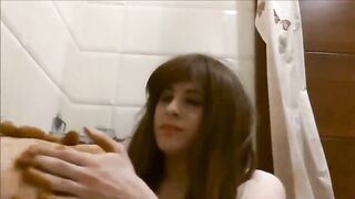 Tranny babe poops on her dildo