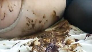 Juicy chubby girlfriend masturbates with shit