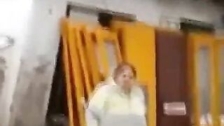 BBW lady poops in the public