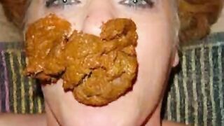 Mature lady eating heavy shit