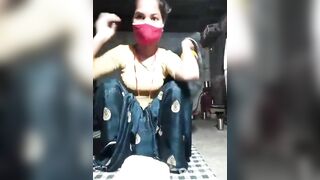 Indian desi lady shitting