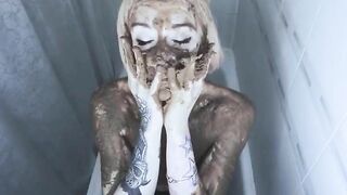 Kinky blonde smearing shit on her lovely face