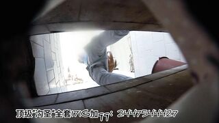 Girl excreted a lot in the toilet