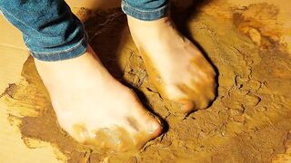 Very shitty and sticky glue nylon feet