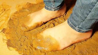 Very shitty and sticky glue nylon feet