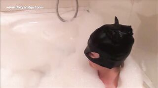 Victoria and Denise In DIrty Bath Sex