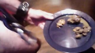 Shit feeding for slave