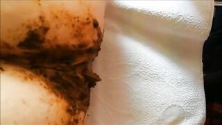 Girl takes a huge shit straight into toilet