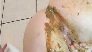 Girl gets covered in shit and rubs herself all over